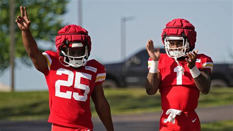 Chiefs hardly helping running backs wanting big deals with their budget backfield finds